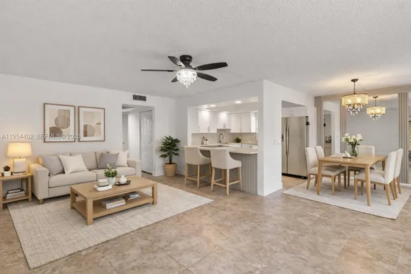 Property Slideshow image 2 of 17 | 850 sw 133rd ter 118b, Pembroke Pines, FL, 33027