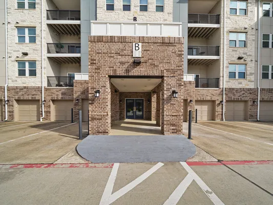 Property Slideshow image 3 of 36 | 6804 westview dr apt 2201, Houston, TX, 77055