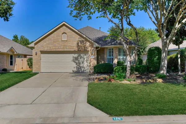 Property Slideshow image 2 of 36 | 175 w lilac ridge pl, The Woodlands, TX, 77384