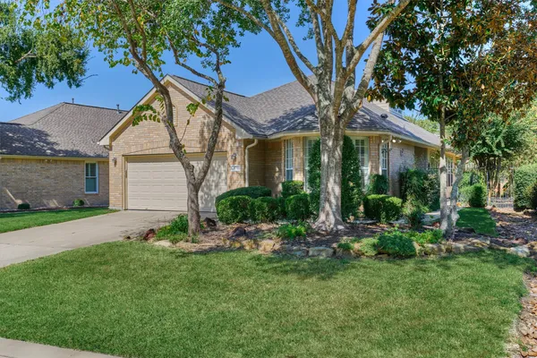 Property Slideshow image 3 of 36 | 175 w lilac ridge pl, The Woodlands, TX, 77384
