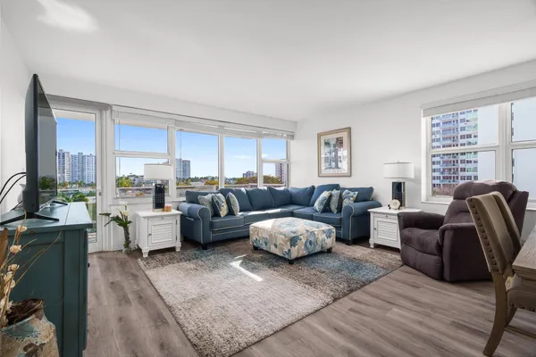Property Slideshow image 3 of 62 | 3333 ne 34th st 522, Fort Lauderdale, FL, 33308