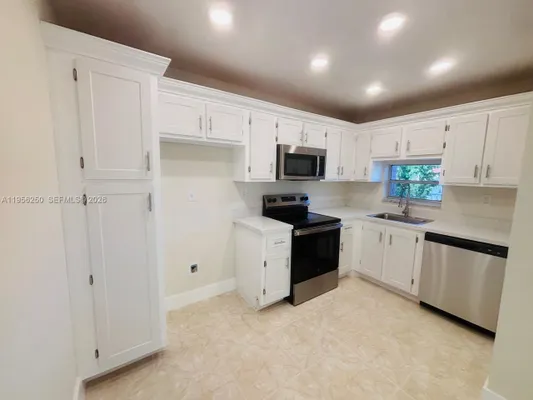 Property Slideshow image 2 of 20 | 411 s hollybrook dr 305, Pembroke Pines, FL, 33025