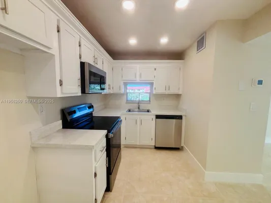 Property Slideshow image 3 of 20 | 411 s hollybrook dr 305, Pembroke Pines, FL, 33025