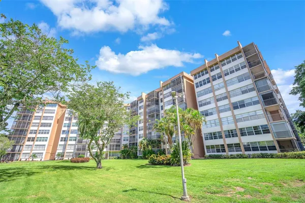 Property Slideshow image 2 of 18 | 1300 saint charles pl ph 15, Pembroke Pines, FL, 33026