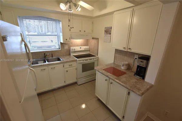 Property Slideshow image 3 of 23 | 2832 crosley dr c, West Palm Beach, FL, 33415