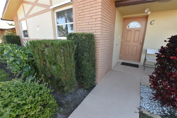 Property Slideshow image 3 of 45 | 2832 crosley dr c, West Palm Beach, FL, 33415