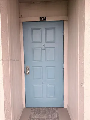 Property Slideshow image 3 of 30 | 901 colony point cir 505, Pembroke Pines, FL, 33026