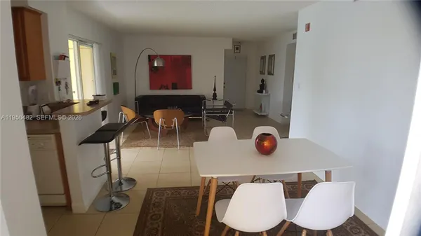 Property Slideshow image 3 of 20 | 7640 westwood dr 403, Tamarac, FL, 33321