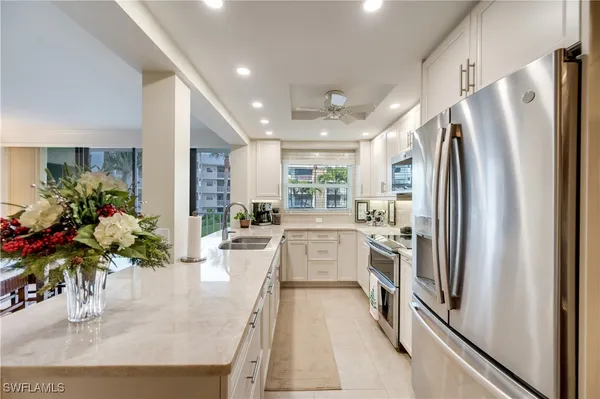 Property Slideshow image 3 of 33 | 3000 gulf shore blvd 212, Naples, FL, 34103