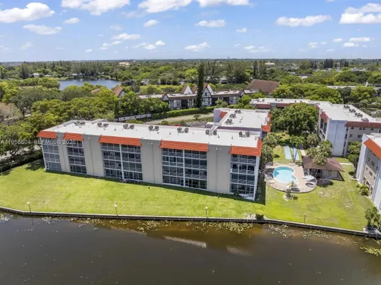 Property Slideshow image 2 of 11 | 3774 inverrary blvd 101p, Lauderhill, FL, 33319