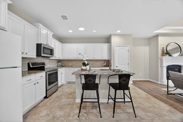 Property Slideshow image 3 of 24 | 1815 ladera way 1815, Mansfield, TX, 76063