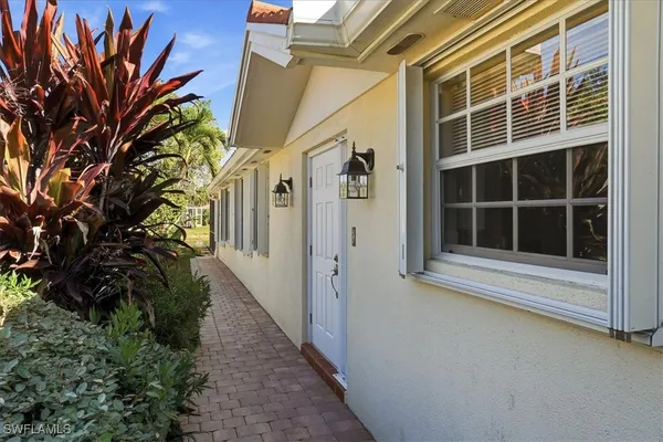 Property Slideshow image 3 of 43 | 5728 drummond way, Naples, FL, 34119