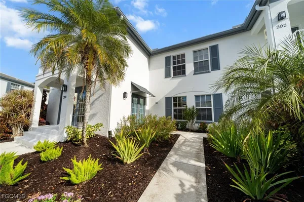 Property Slideshow image 2 of 26 | 871 tanbark dr 101, Naples, FL, 34108