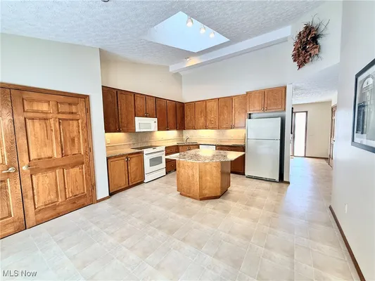 Property Slideshow image 2 of 46 | 33162 eagles glen ct, North Ridgeville, OH, 44039