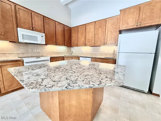 Property Slideshow image 3 of 50 | 33162 eagles glen ct, North Ridgeville, OH, 44039