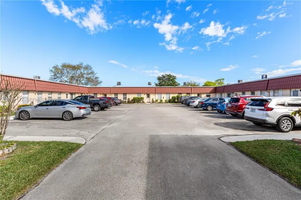 Property Slideshow image 3 of 46 | 528 franconia cir, Lake Worth, FL, 33467