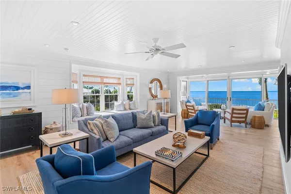 Property Slideshow image 2 of 36 | 2701 gulf shore blvd 4, Naples, FL, 34103