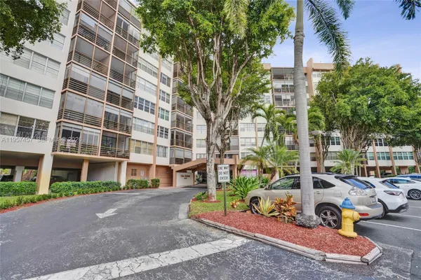 Property Slideshow image 3 of 33 | 1400 saint charles pl 204, Pembroke Pines, FL, 33026