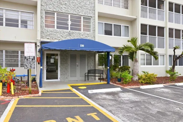 Property Slideshow image 2 of 41 | 330 se 2nd st 501g, Hallandale Beach, FL, 33009