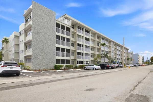 Property Slideshow image 3 of 41 | 330 se 2nd st apt 501g, Hallandale Beach, FL, 33009