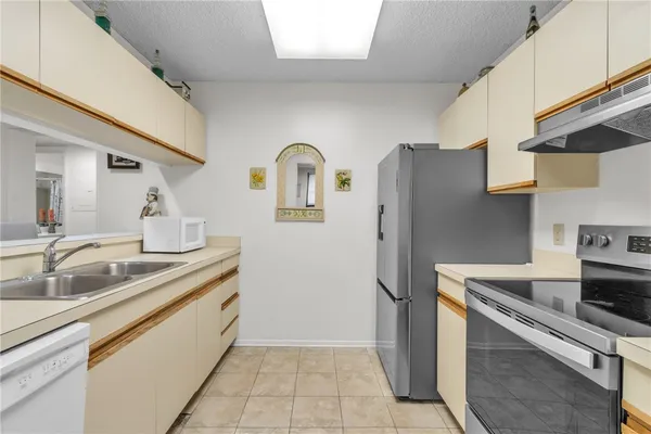 Property Slideshow image 2 of 36 | 12 plantation dr 106, Vero Beach, FL, 32966