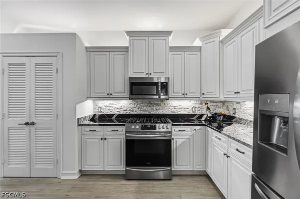 Property Slideshow image 2 of 49 | 11033 harbour yacht ct 202, Fort Myers, FL, 33908