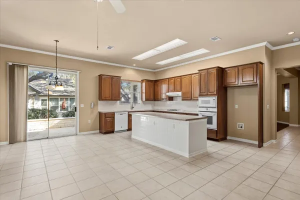 Property Slideshow image 3 of 33 | 211 whispering wind dr, Georgetown, TX, 78633