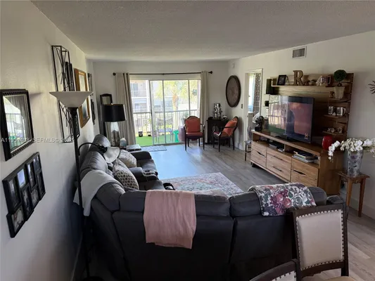 Property Slideshow image 3 of 16 | 8911 s hollybrook blvd 305, Pembroke Pines, FL, 33025