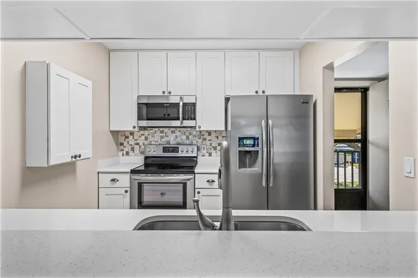 Property Slideshow image 2 of 36 | 21 plantation dr 205, Vero Beach, FL, 32966
