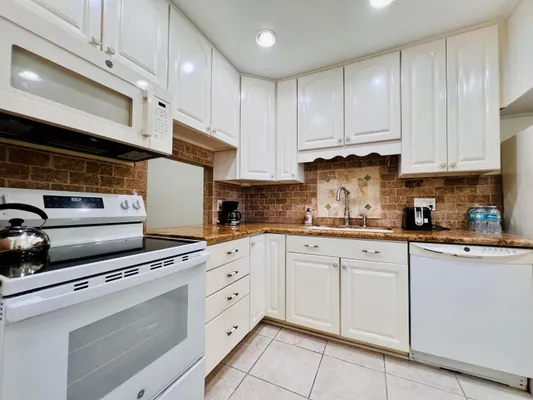 Property Slideshow image 2 of 15 | 150 lake meryl dr 247, West Palm Beach, FL, 33411