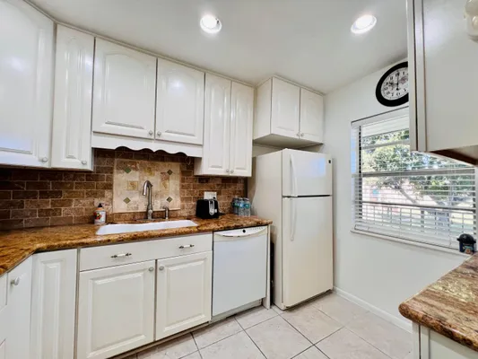 Property Slideshow image 3 of 15 | 150 lake meryl dr 247, West Palm Beach, FL, 33411