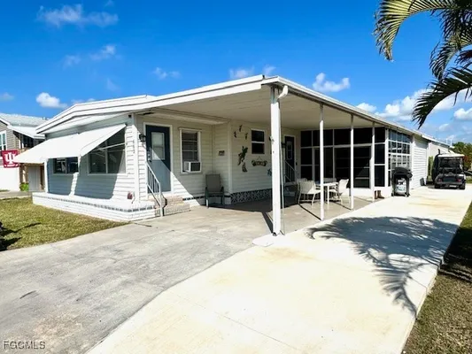 Property Slideshow image 3 of 43 | 5525 ben franklin ln, North Fort Myers, FL, 33917