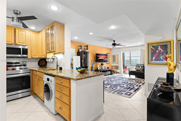 Property Slideshow image 2 of 22 | 130 ne 26th ave 4040, Boynton Beach, FL, 33435