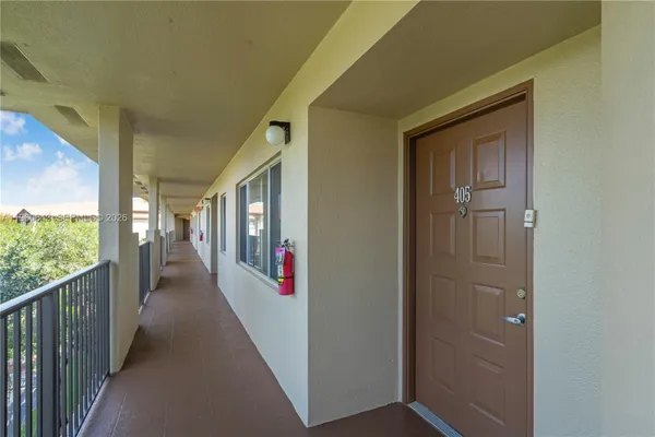 Property Slideshow image 2 of 41 | 901 sw 141st ave 405m, Pembroke Pines, FL, 33027