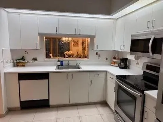 Property Slideshow image 3 of 7 | 901 sw 141st ave 405m, Pembroke Pines, FL, 33027