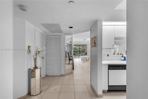 Property Slideshow image 3 of 41 | 901 sw 141st ave 405m, Pembroke Pines, FL, 33027