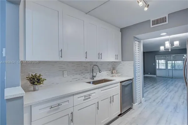 Property Slideshow image 3 of 32 | 1704 andros isle e1, Coconut Creek, FL, 33066