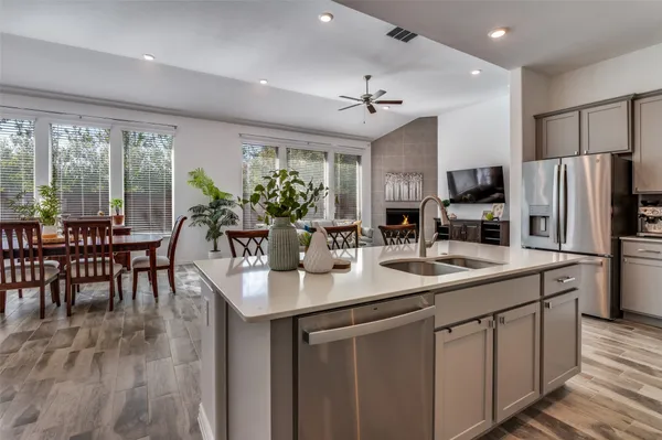 Property Slideshow image 2 of 22 | 4602 magnolia park dr, Arlington, TX, 76005