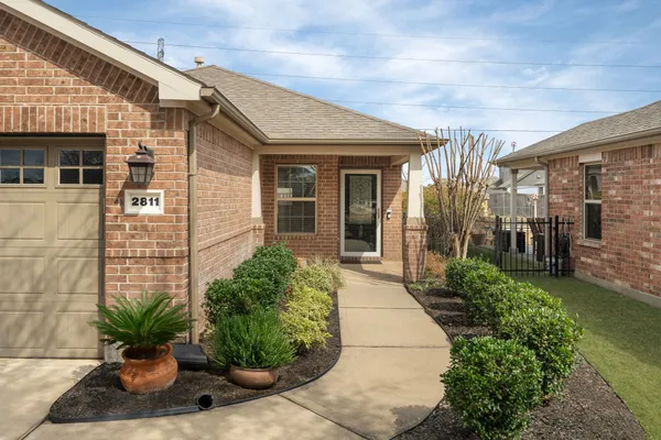 Property Slideshow image 2 of 49 | 2811 cone flower dr, Richmond, TX, 77469