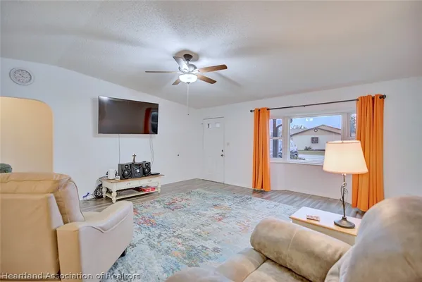 Property Slideshow image 2 of 30 | 3810 thunderbird hill cir, Sebring, FL, 33872