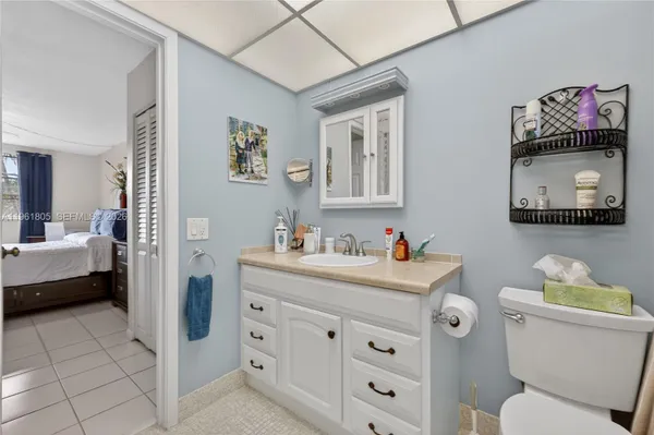 Property Slideshow image 3 of 38 | 2800 nw 47th ter 205b, Lauderdale Lakes, FL, 33313