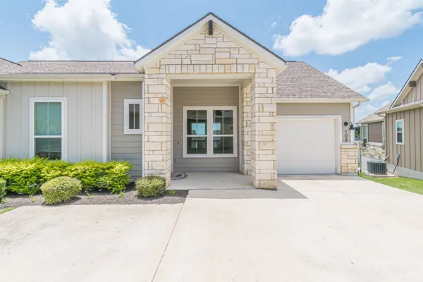 Property Slideshow image 2 of 33 | 116 mulligan dr 103, San Marcos, TX, 78666