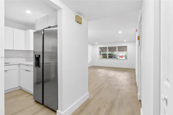 Property Slideshow image 2 of 12 | 410 se 2nd st 114, Hallandale Beach, FL, 33009