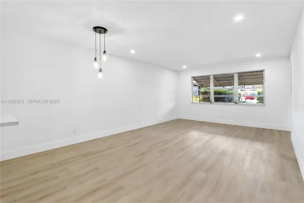 Property Slideshow image 3 of 12 | 410 se 2nd st 114, Hallandale Beach, FL, 33009
