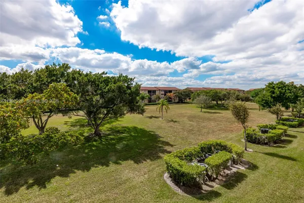 Property Slideshow image 3 of 40 | 12550 sw 15th st 302e, Pembroke Pines, FL, 33027