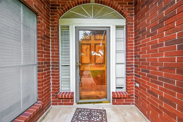 Property Slideshow image 2 of 48 | 914 w peach hollow cir, Pearland, TX, 77584