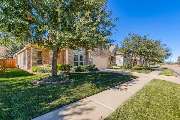 Property Slideshow image 3 of 40 | 9219 caddo springs ct, Cypress, TX, 77433