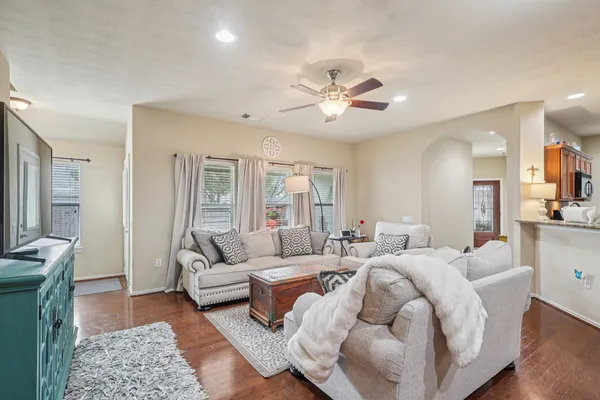 Property Slideshow image 2 of 28 | 30 trafalgar pl, Conroe, TX, 77384