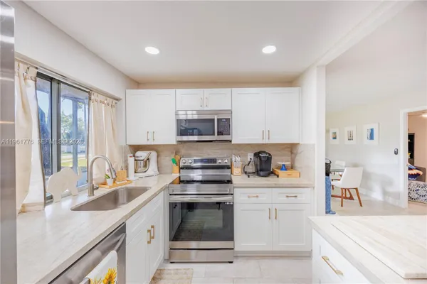 Property Slideshow image 2 of 38 | 9100 lime bay blvd 111, Tamarac, FL, 33321