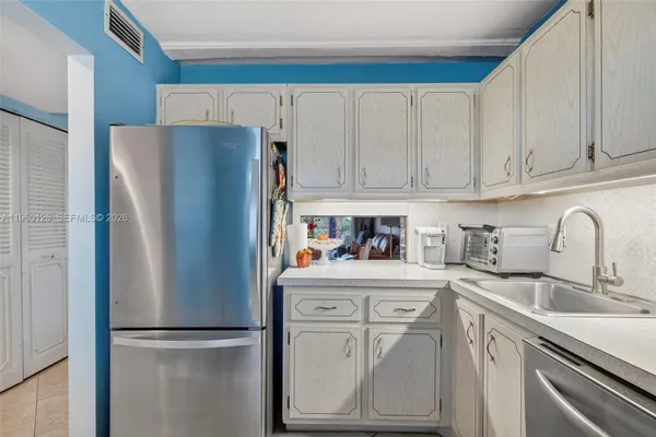 Property Slideshow image 2 of 34 | 2901 nw 46th ave 306, Lauderdale Lakes, FL, 33313